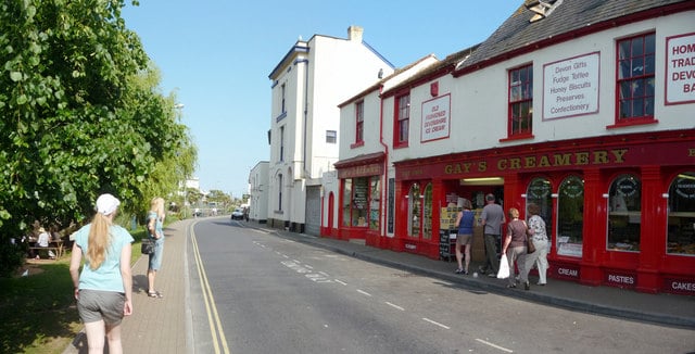 Enjoy Dawlish on a touring holiday