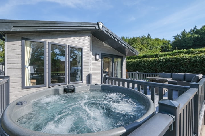 Kingfisher Lodge Hot Tub Kingfisher lodge, dog friendly holidays with hot tubs, Devon